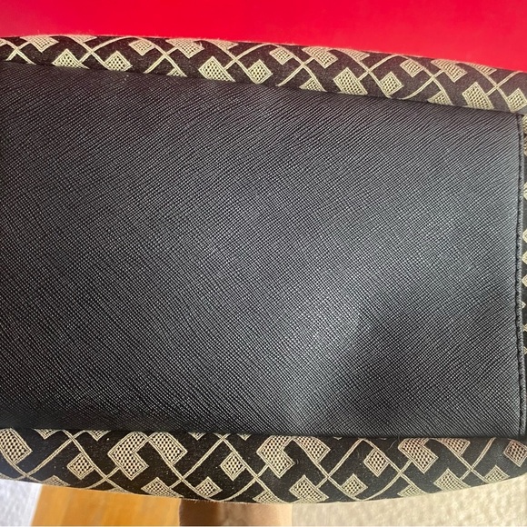 Tommy Hilfiger sharp Black and Cream canvas monogram spacious satchel - Picture 9 of 9